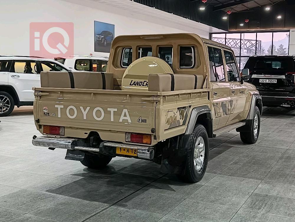 تويوتا لاند كروزر 70 بيك اب
